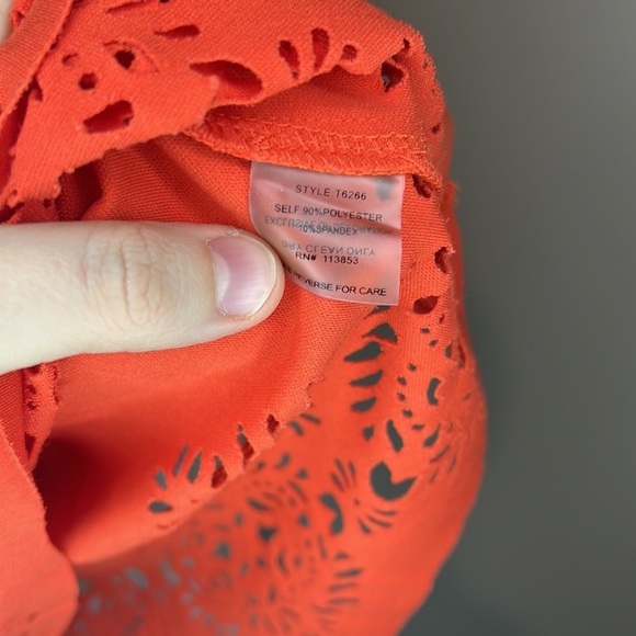 💛 SUGAR + LIPS Red Cropped Short Sleeve Blouse with Cut-out Detail Size XS - Picture 7 of 9